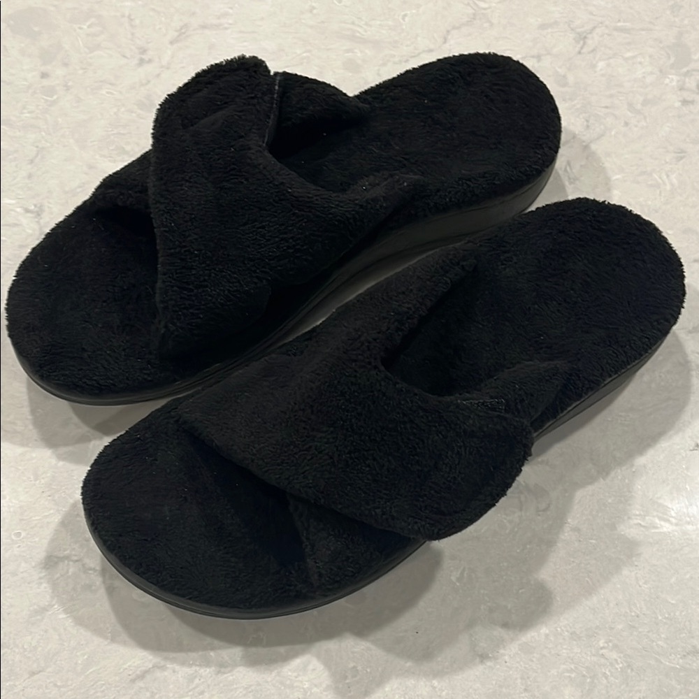 Women’s Size 10 Vionic Black Slipperss
